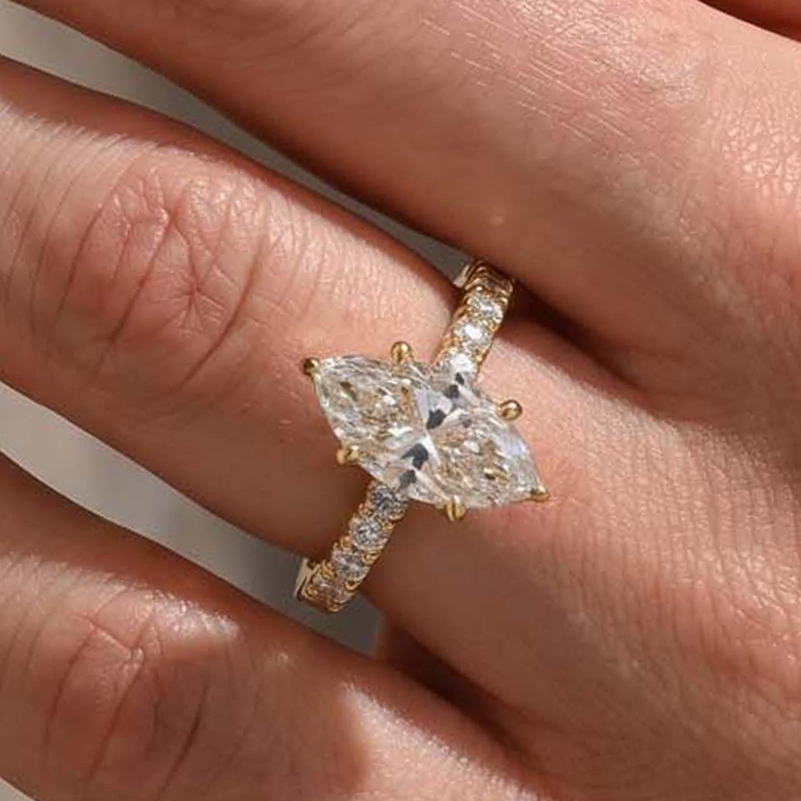 5-157 S925 White &Green Moissanite 3.0 Ct Marquise Cut Side Stone Yellow Gold Engagement Ring - Image 1