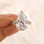 S925 8.0Ct Pear Cut Split Shank Engagement Ring For Woman