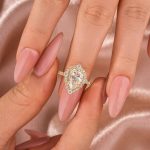 S925 Moissanite 2.5 Ct Halo Pear Cut Yellow Gold Travel Ring - Image 4