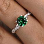 S925 Twist Round Cut Emerald Green Engagement Ring In Sterling Silver