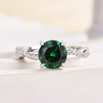 S925 Twist Round Cut Emerald Green Engagement Ring In Sterling Silver - Image 4