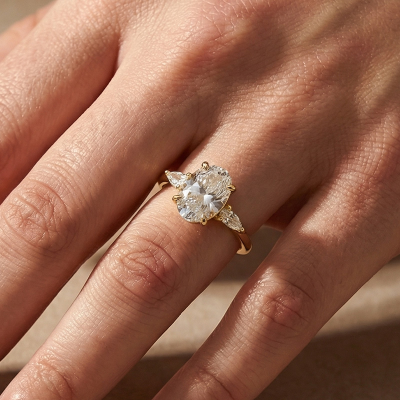 ER1186 S925 Maxine Outstanding Moissanite 4.0 Carat Oval Cut Engagement Ring - Image 1