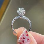 S925 Flower Design Moissanite 1.0 Carat Round Cut Engagement Ring