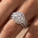 S925 Moissanite Halo Split Shank 4.0Ct Round Cut White Gold Engagement Ring