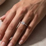 S925 Moissanite Twist White Gold 1.0Ct Round Cut Engagement Ring in Sterling Silver - Image 2